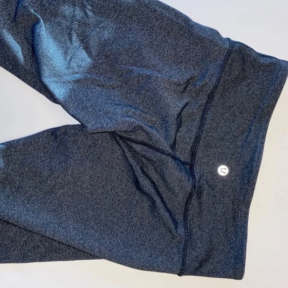 Lululemon grey wander under cropped leggings 4 - Picture 3 of 5